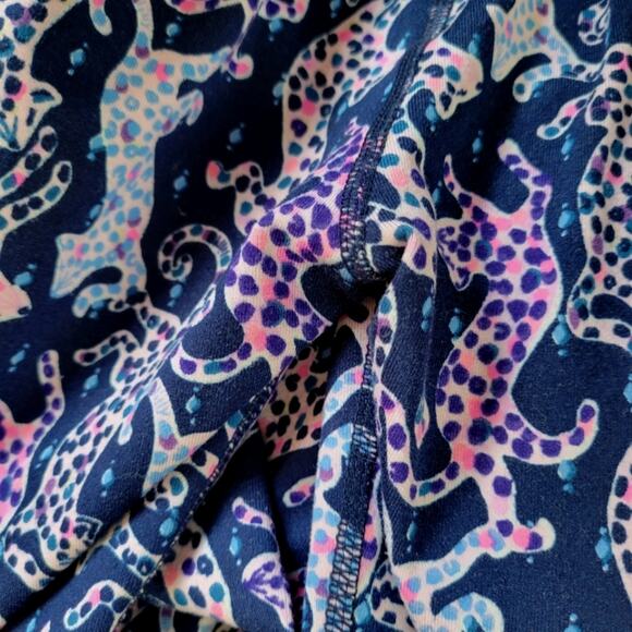 Lilly Pulitzer WEEKENDER HIGH RISE Legging UPF 50 oyster bay nay on the catwalk - Picture 6 of 8